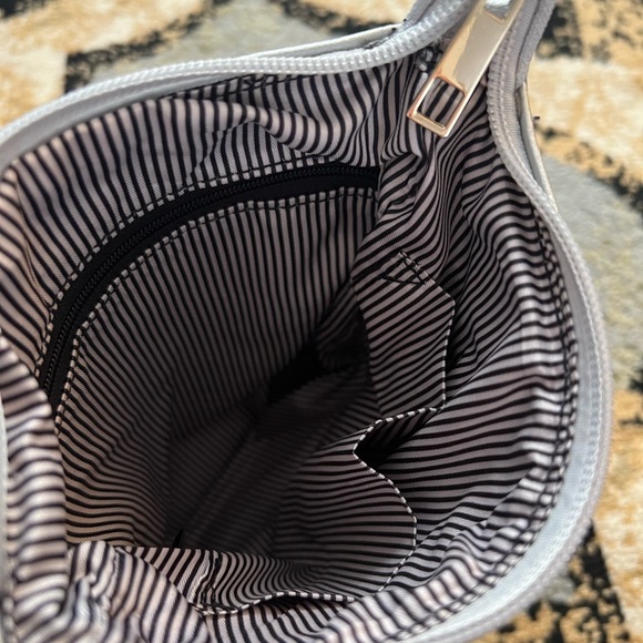 Deluxity Adjustable Crossbody - New W/O Tags - Picture 6 of 6